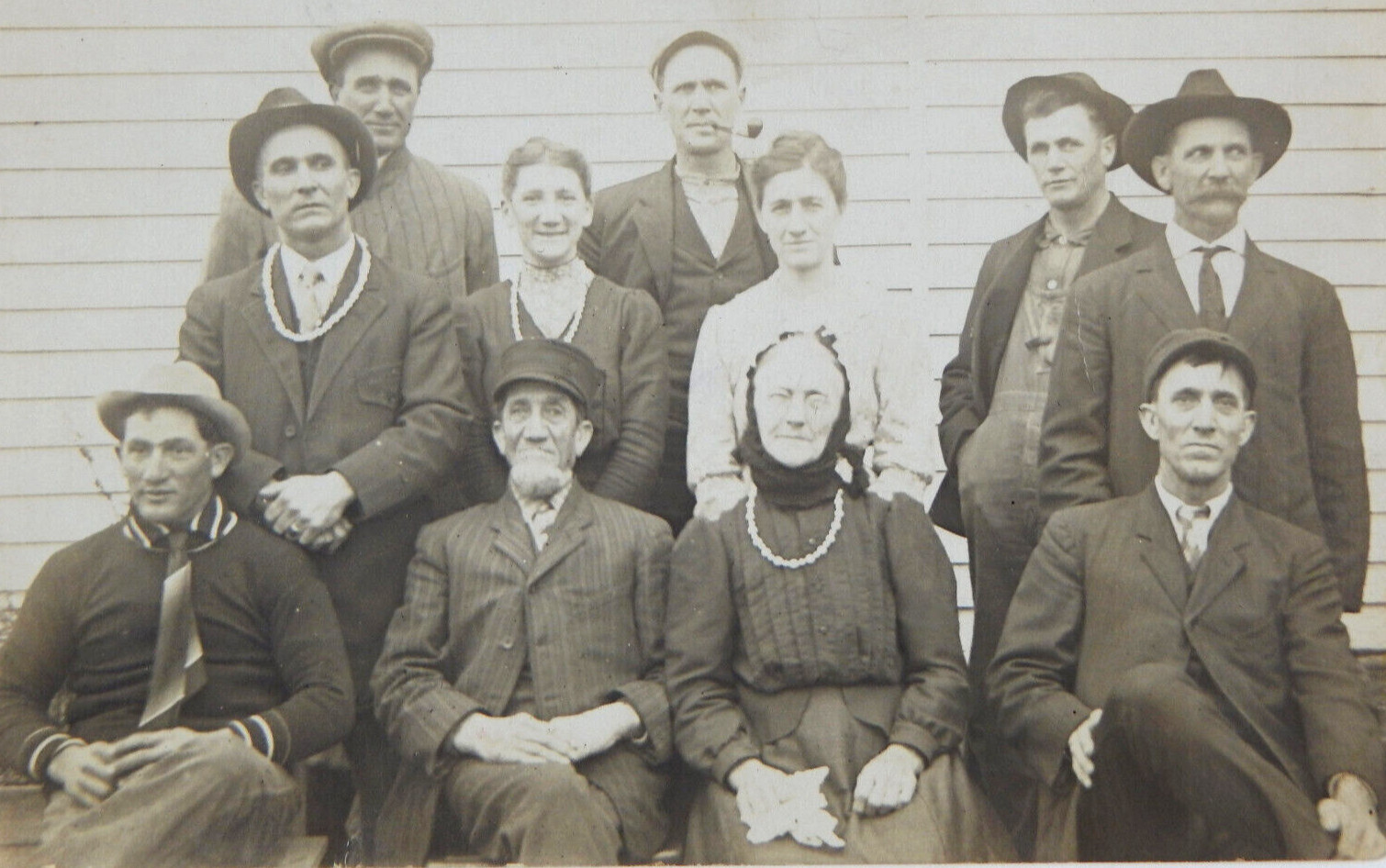 RPPC GREAT FAMILY GROUP 1910s CALIFORNIA PHOTO POSTCARD UNPOSTED FACES POSED