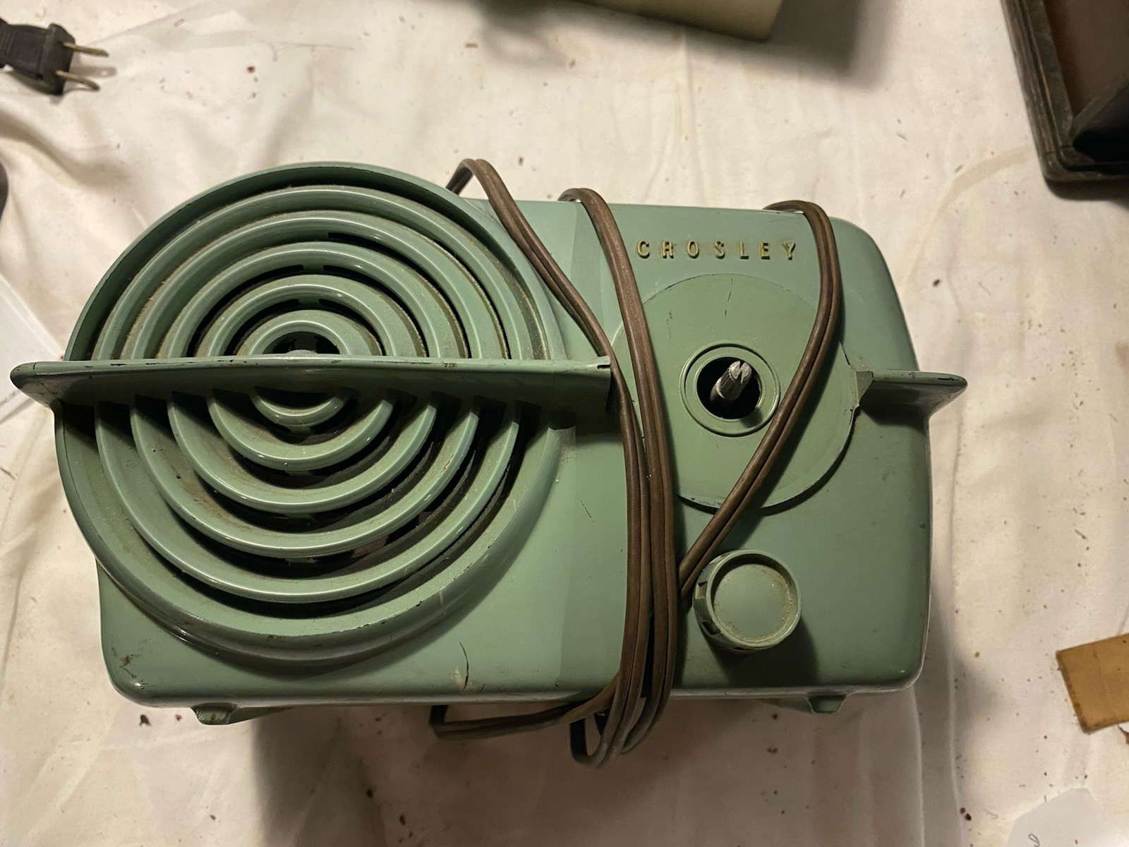 Crosley 11-119U Radio-FOR PARTS-Hums When Turned On-Missing Knob