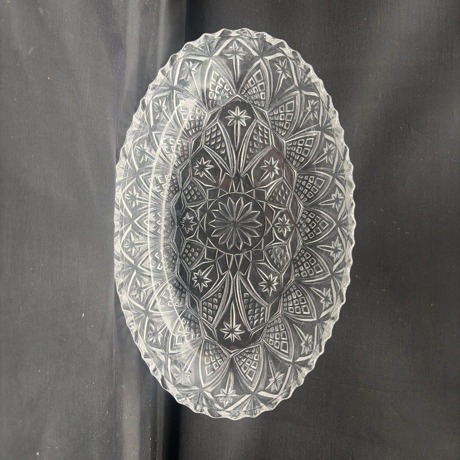 Vintage Oval Clear Pressed Glass Relish Tray Starburst Serving Dish 8” x 5” x 1”