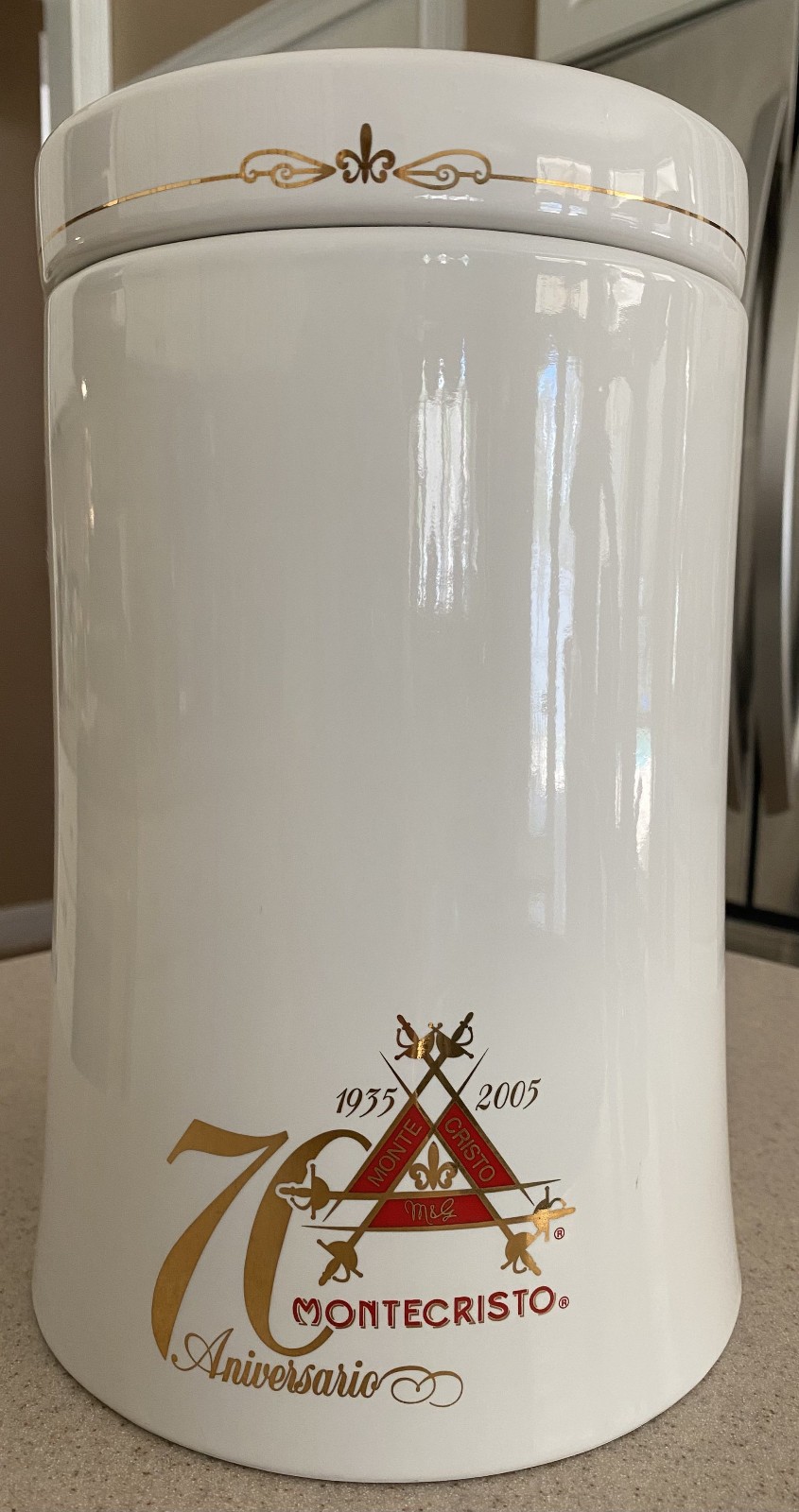 Vintage Montecristo 70th Anniversary Cigar Humidor Ceramic Jar - Mint Vintage Montecristo 70th Anniversary Cigar Humidor Ceramic Jar - Mint