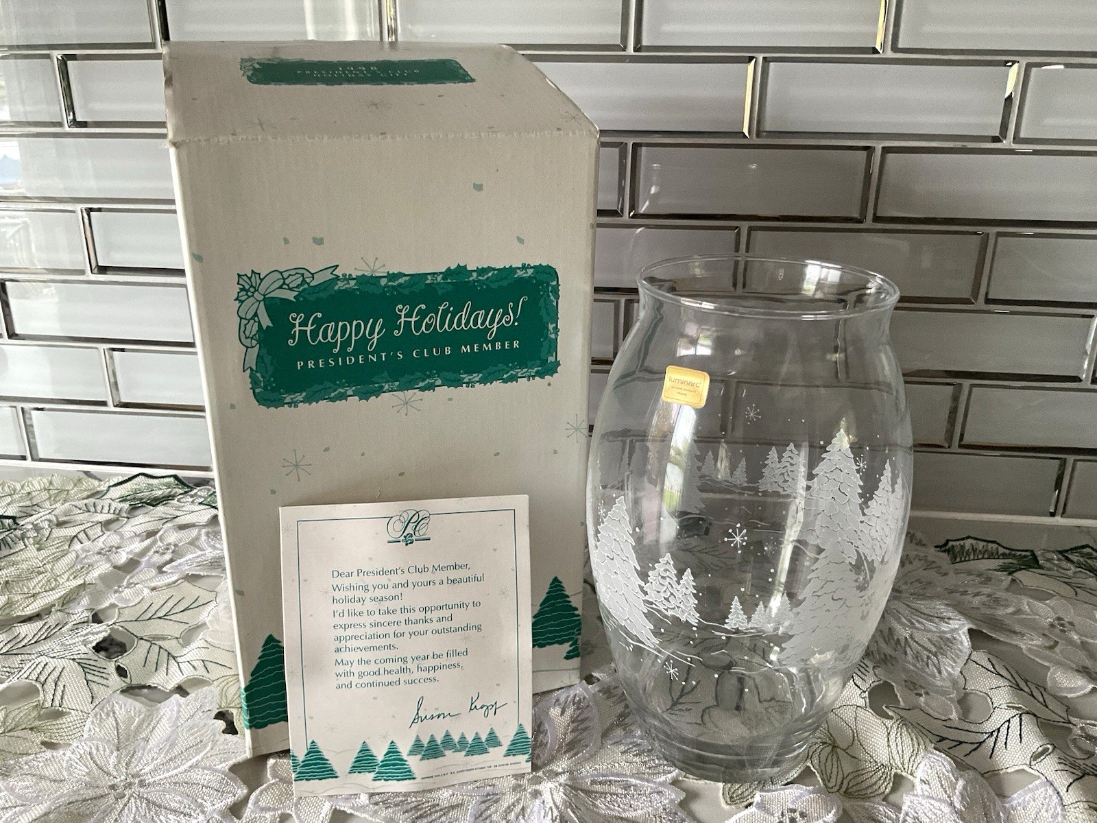 Vintage 1998 Avon President’s Club Luminarc France Holiday Glass Vase w/ Box Vintage 1998 Avon President’s Club Luminarc France Holiday Glass Vase w/ Box