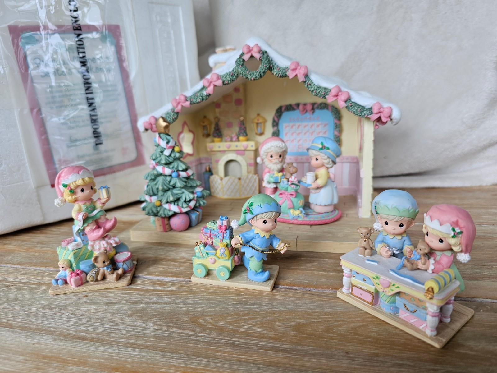 Enesco Hawthorne Village Precious Moments Christmas House 2004 Santa's Workshop