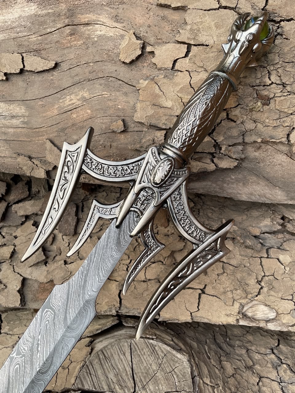 Handmade Damascus Steel Medieval Fantasy Sword Ornate Engraved Guard Collectible