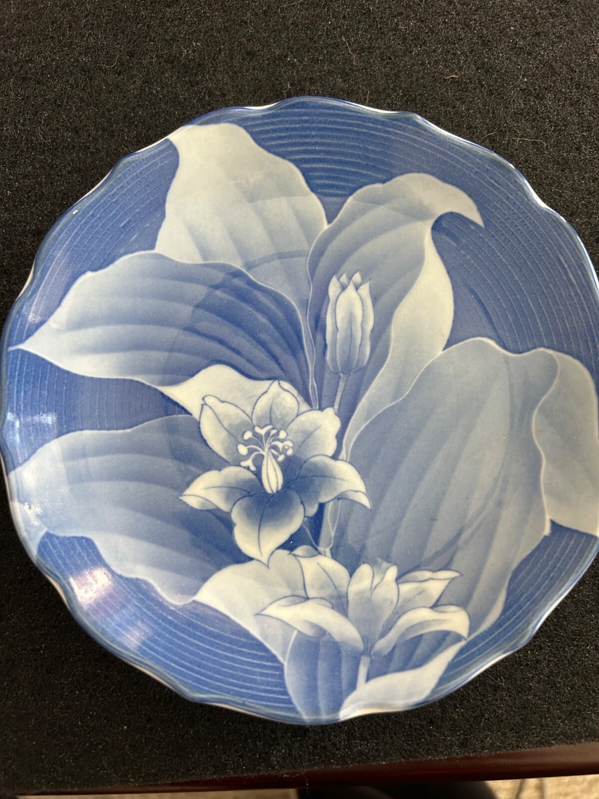 Japanese Blue & White Porcelain Plate Lily Floral Design Edge 8\