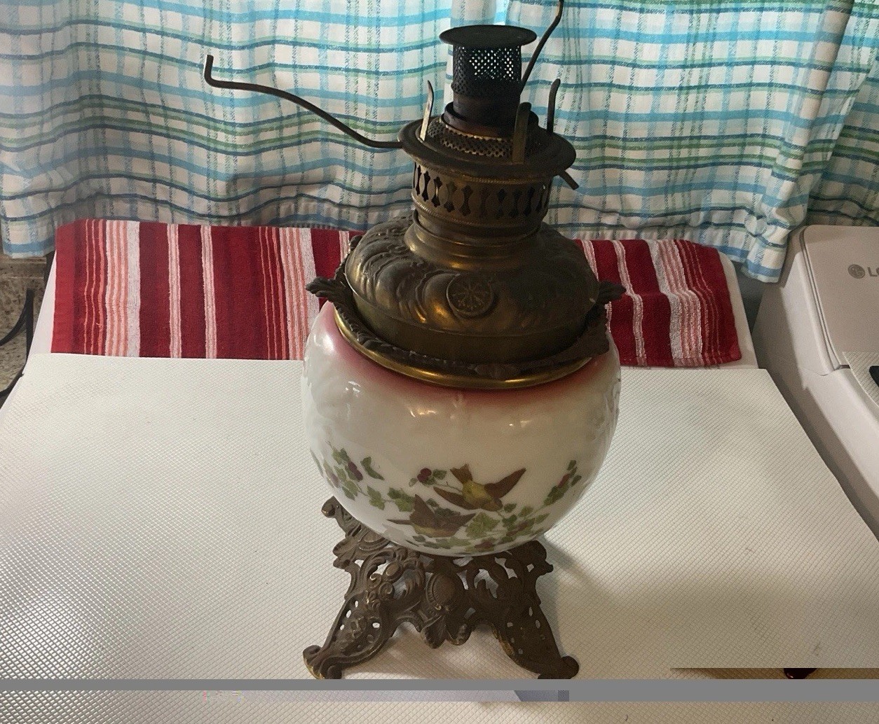 Antique GWTW Victorian Parlor Oil Lamp Base 15” Glass Fount Ornate Metal Foot