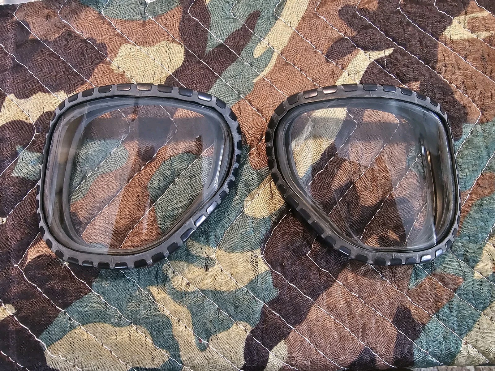New In Plastic Bag M40 M42 Gas Mask Outsert Set CLEAR Lenses