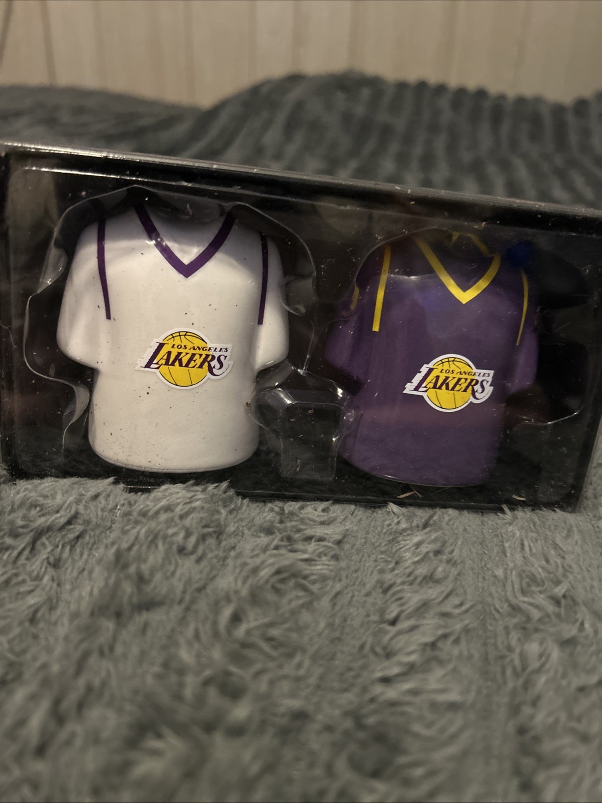 Basket Ball  NBA La Lakers salt and pepper shakers.