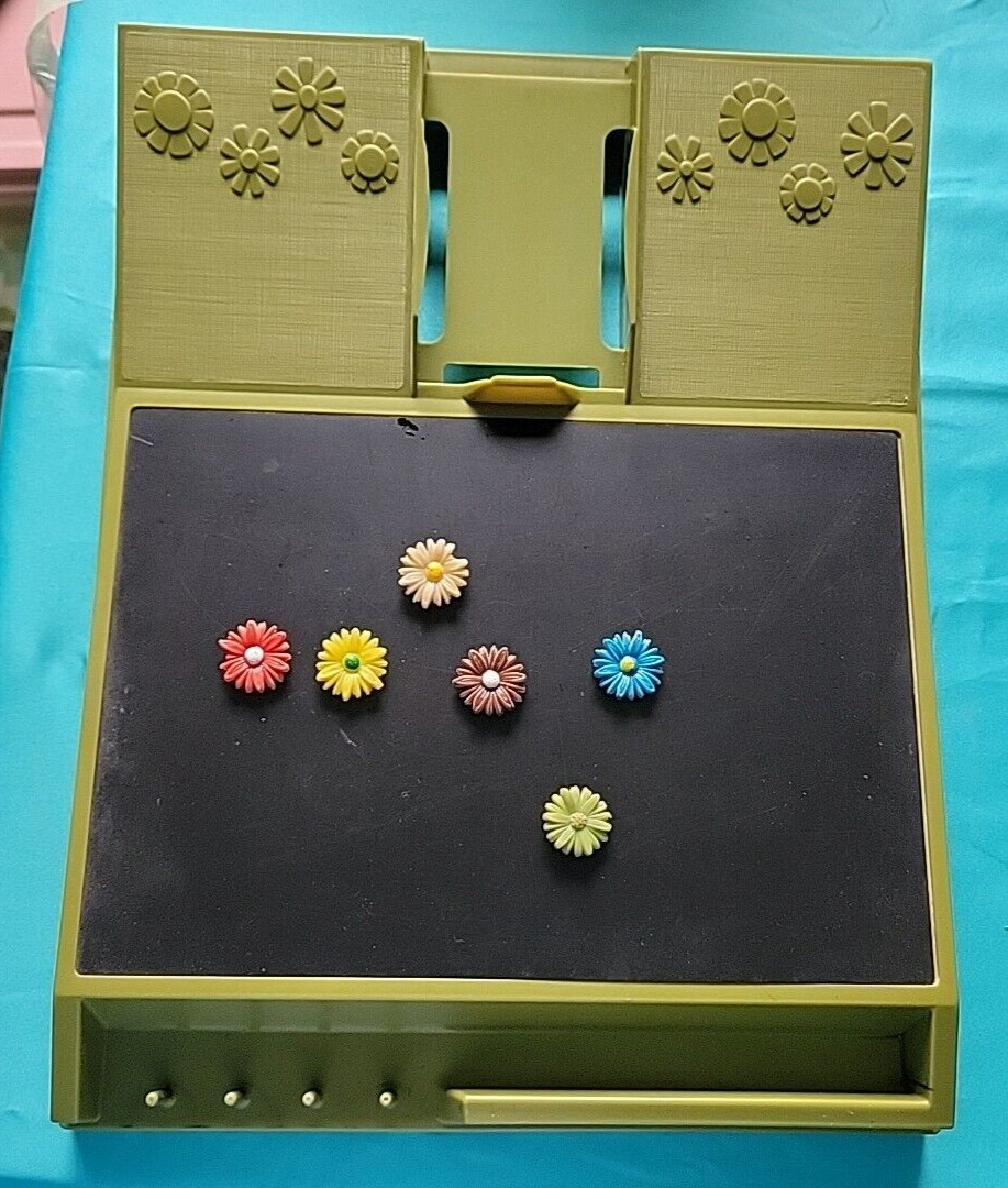  Rubbermaid Avocado Message Center 1973 RARE w Flower Magnets Vintage