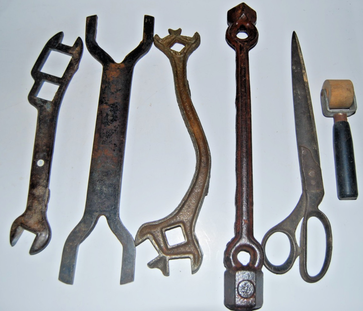 Antique IHC P1189 Socket Wiard Plow Wrench Hood Spud Tool Vintage Lot
