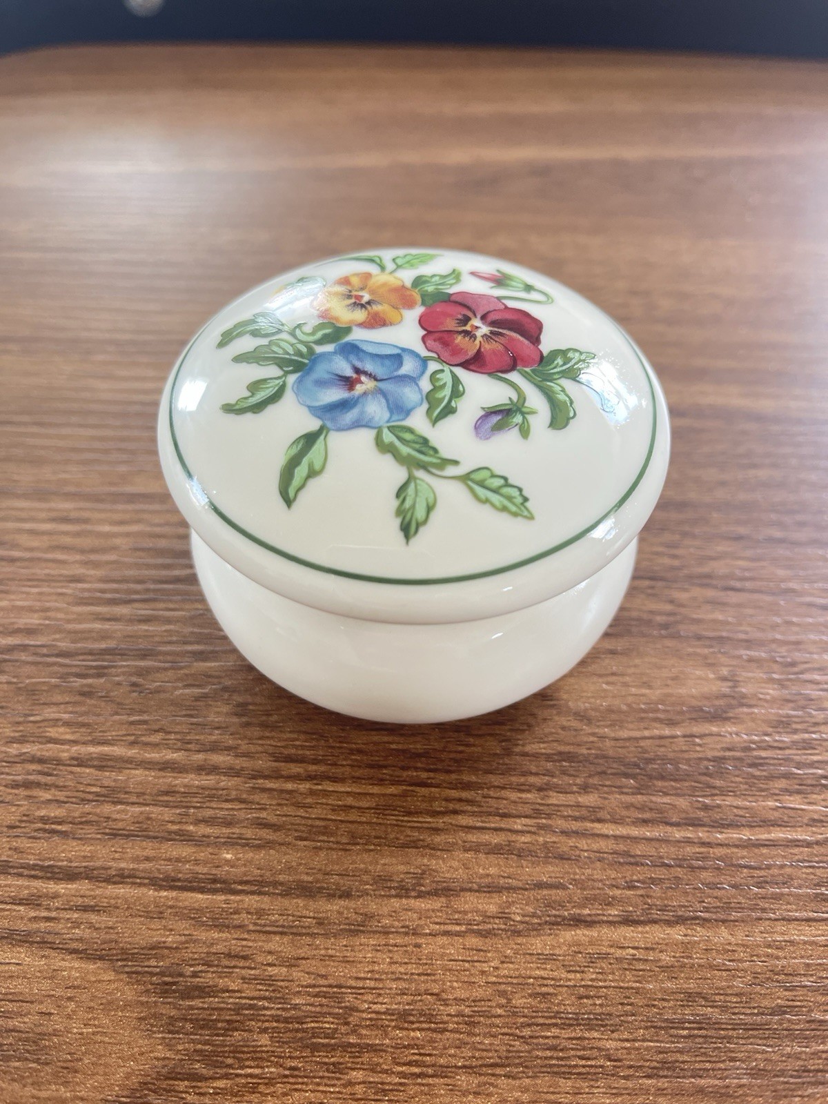 Partylite Porcelain Hinged Keepsake Box. Retro Vintage Style
