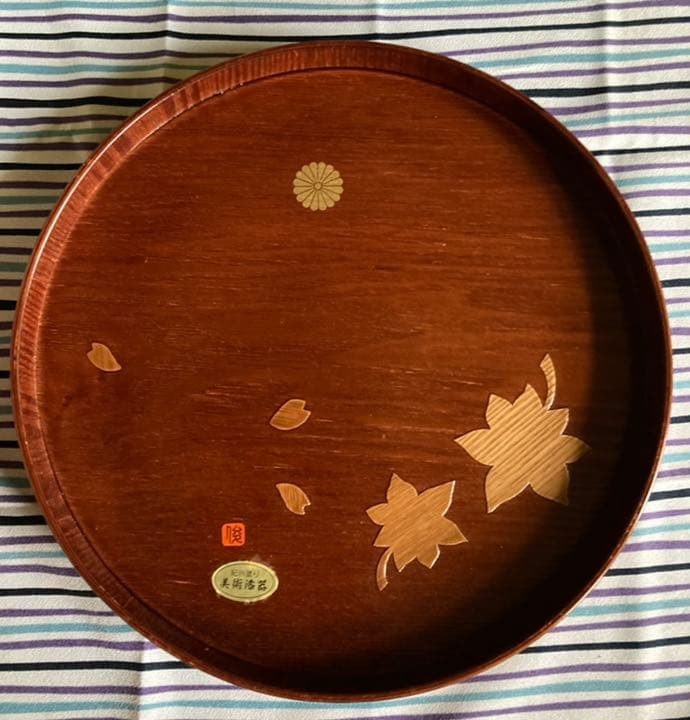Kishu Lacquer Round Tray Chrysanthemum Crest 30cm Vintage Collectible