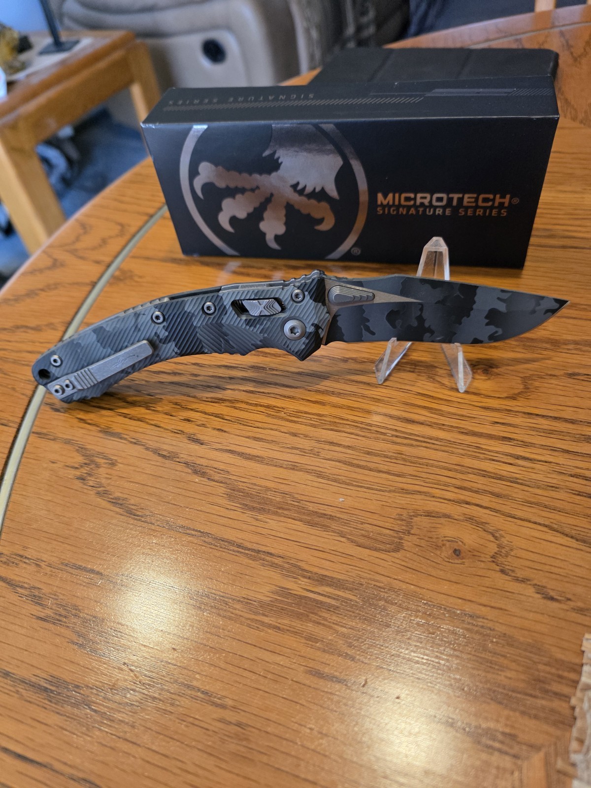 BRAND NEW: Manual Microtech Amphibian Urban Camo w/Camo Blade,  