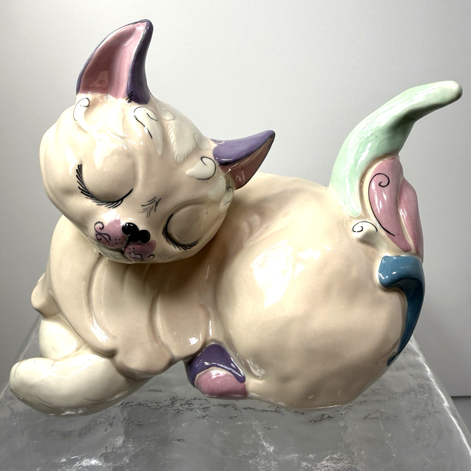 Vintage KAY FINCH Cat Pottery Pastels Hand Signed Figurine NO CRAZING