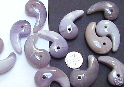 Long cape-amethyst magatama: Shinto stone amulets