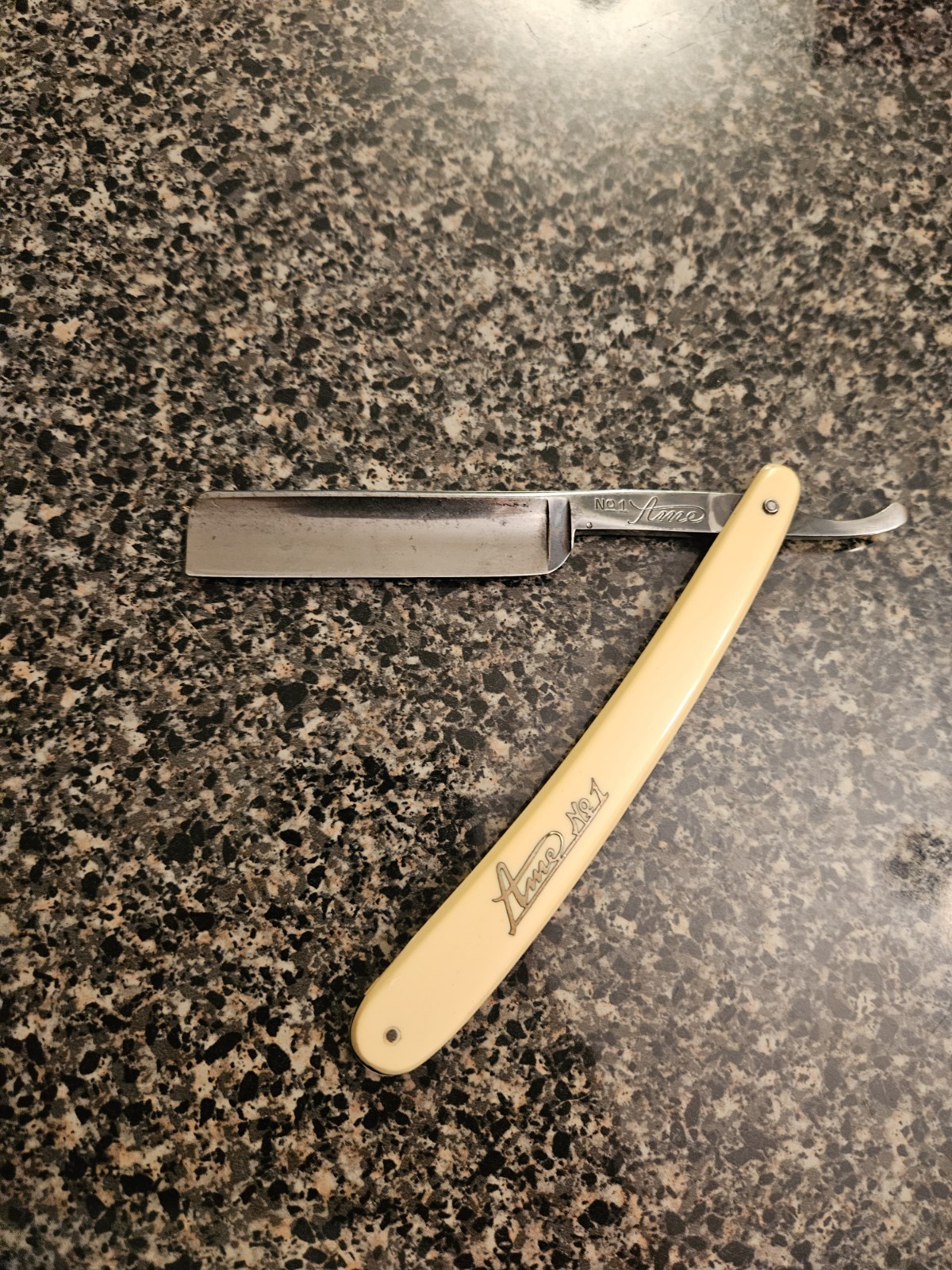 Vintage Ame No. 1 Solingen Germany Straight Razor - Shave Ready Vintage Ame No. 1 Solingen Germany Straight Razor - Shave Ready