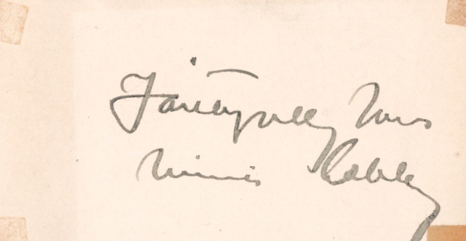 Minnie Ashley.  Beautiful actress, artist, in the 1890s. Signed 3x2 card. COA