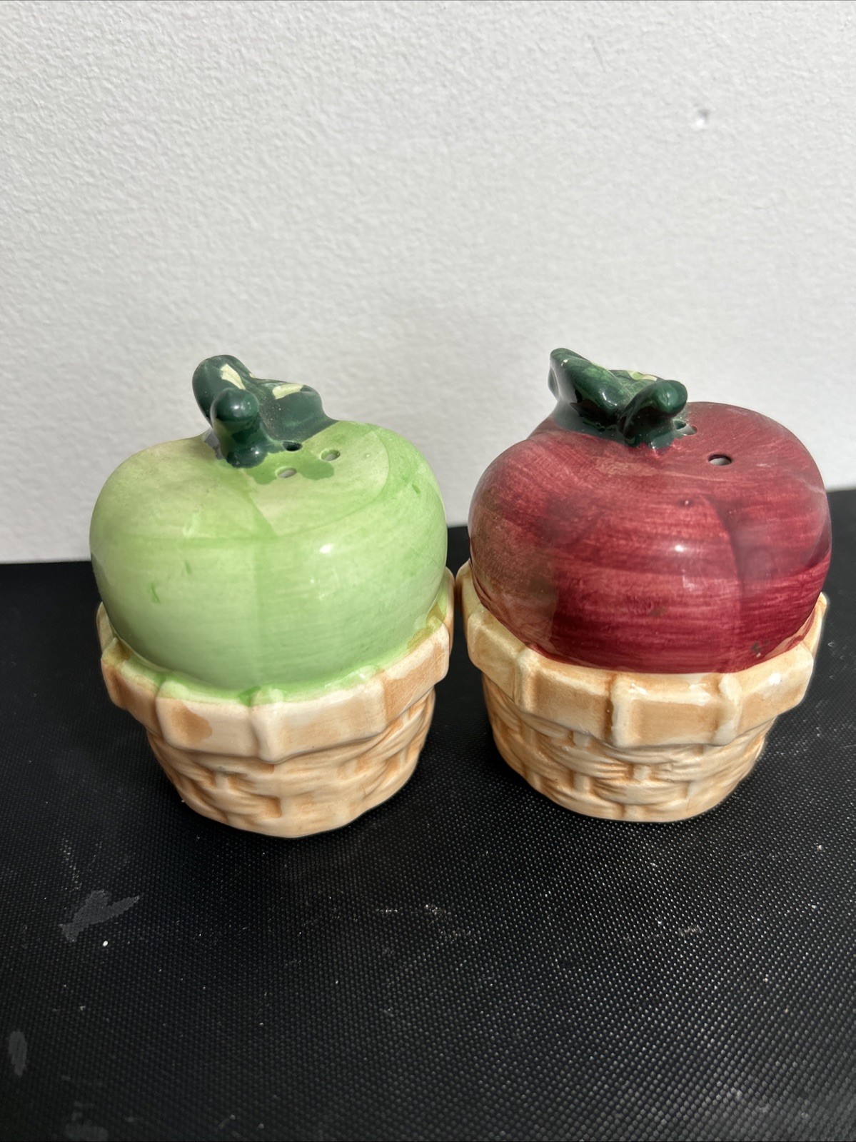 VTG. 90\'s Salt & Pepper Shakers Apples in a Basket EUC