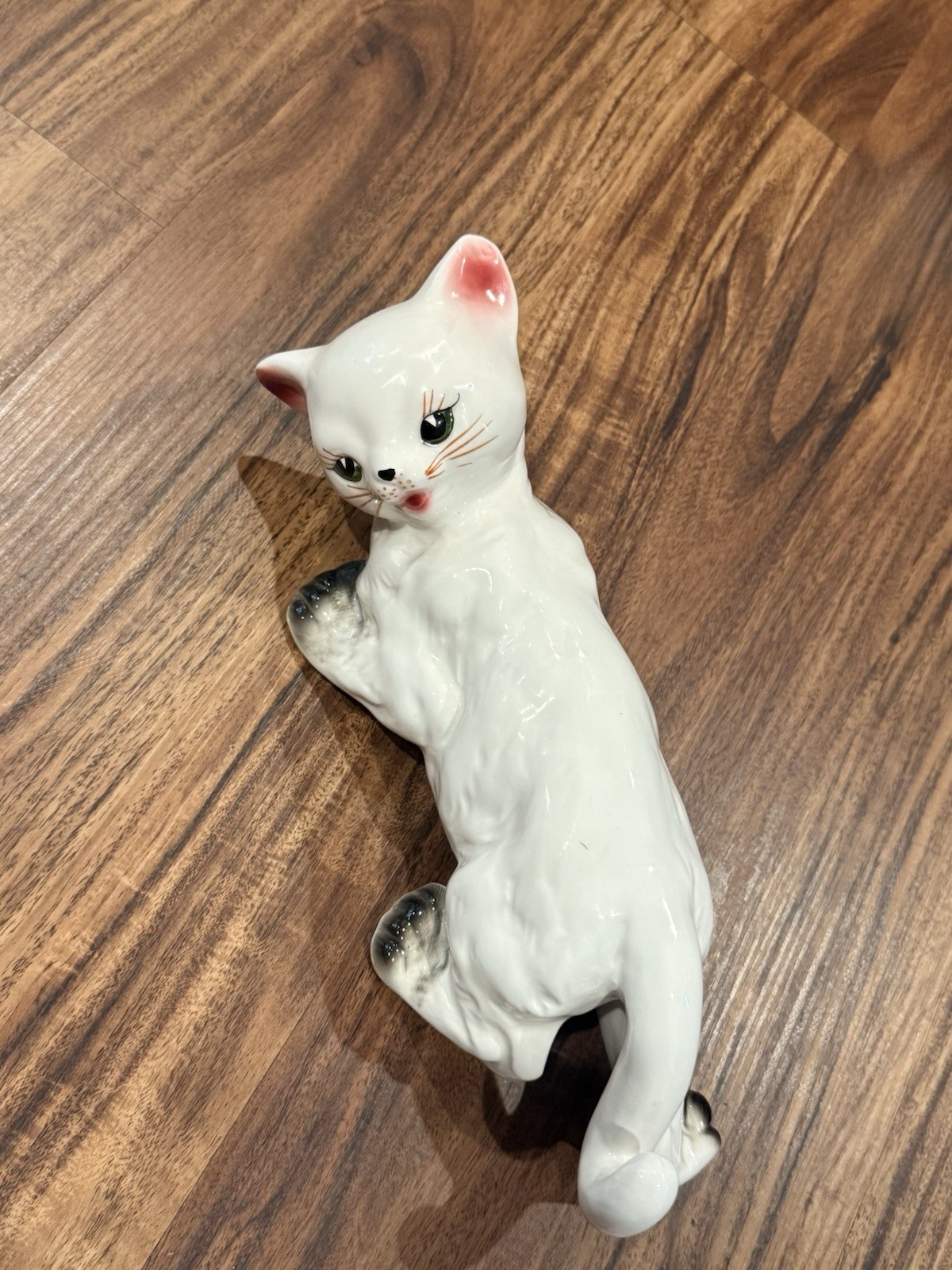 Vtg MCM Wall Climbing Cat Ceramic Wall Art White Kitten Green Eyes 50s Kistch