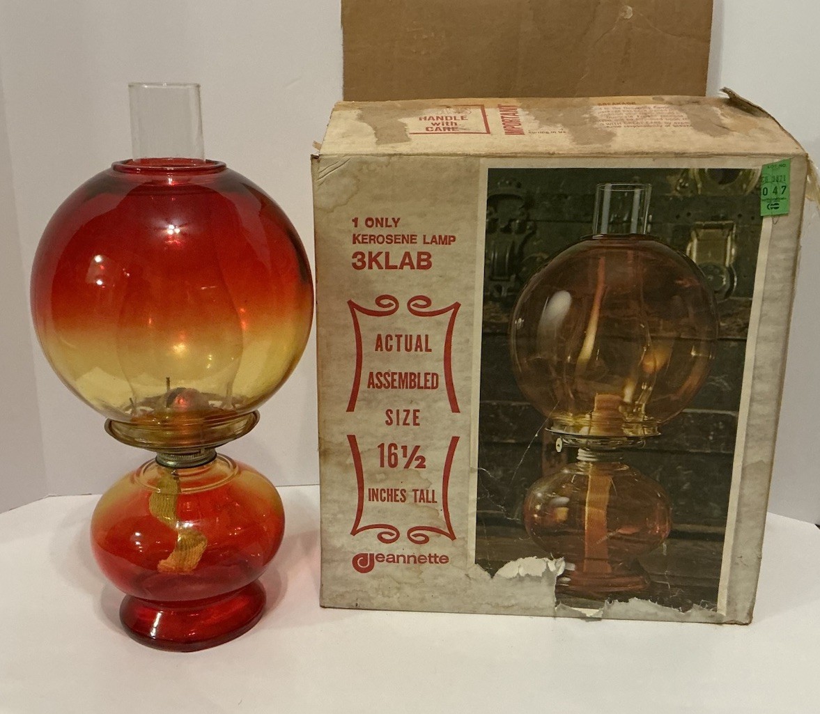 VINTAGE JEANNETTE AMBERINA HURRICANE KEROSENE OIL LAMP NOS ORIGINAL BOX 16 1/2”