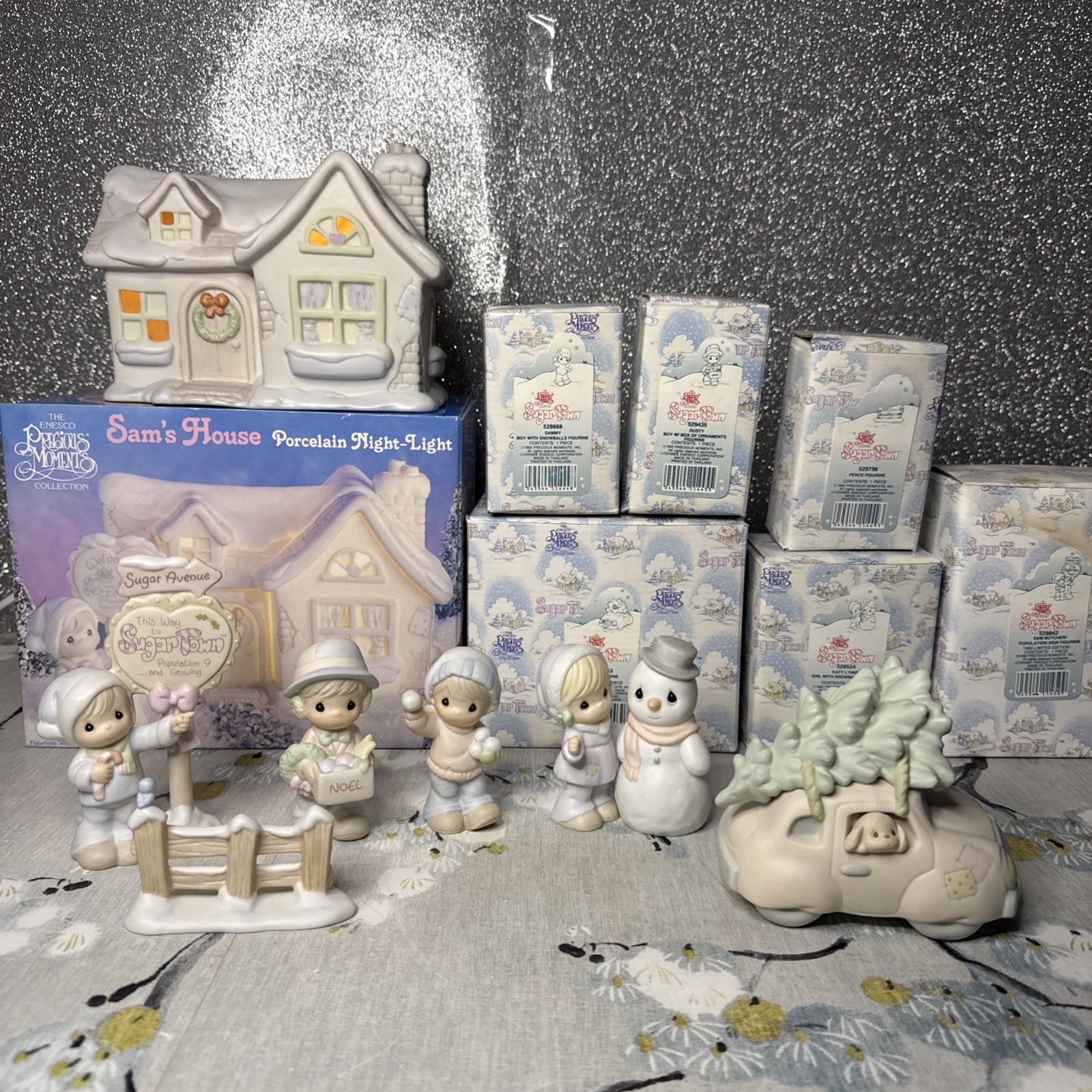 1992 Precious Moments Sugar Town Sam\'s House (7 Piece Boxed Set) 531774 Rare LN 1992 Precious Moments Sugar Town Sam\'s House (7 Piece Boxed Set) 531774 Rare LN