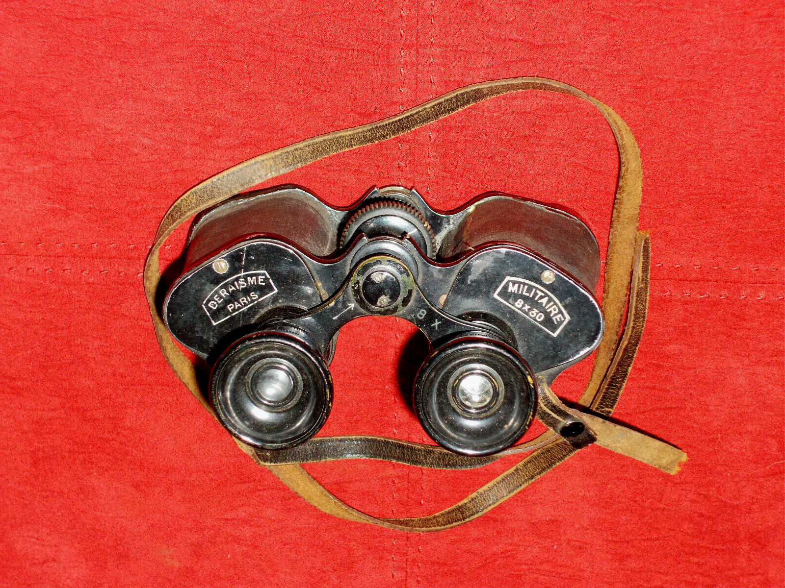 WWII DERAISME PARIS FRENCH MILITARY 8X30 BINOCULARS & CASE IN ORIGINAL CONDITION