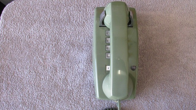 Nice Vintage Avocado Green 1986 Western Electric 2558 DM 2-line phone telephone Nice Vintage Avocado Green 1986 Western Electric 2558 DM 2-line phone telephone