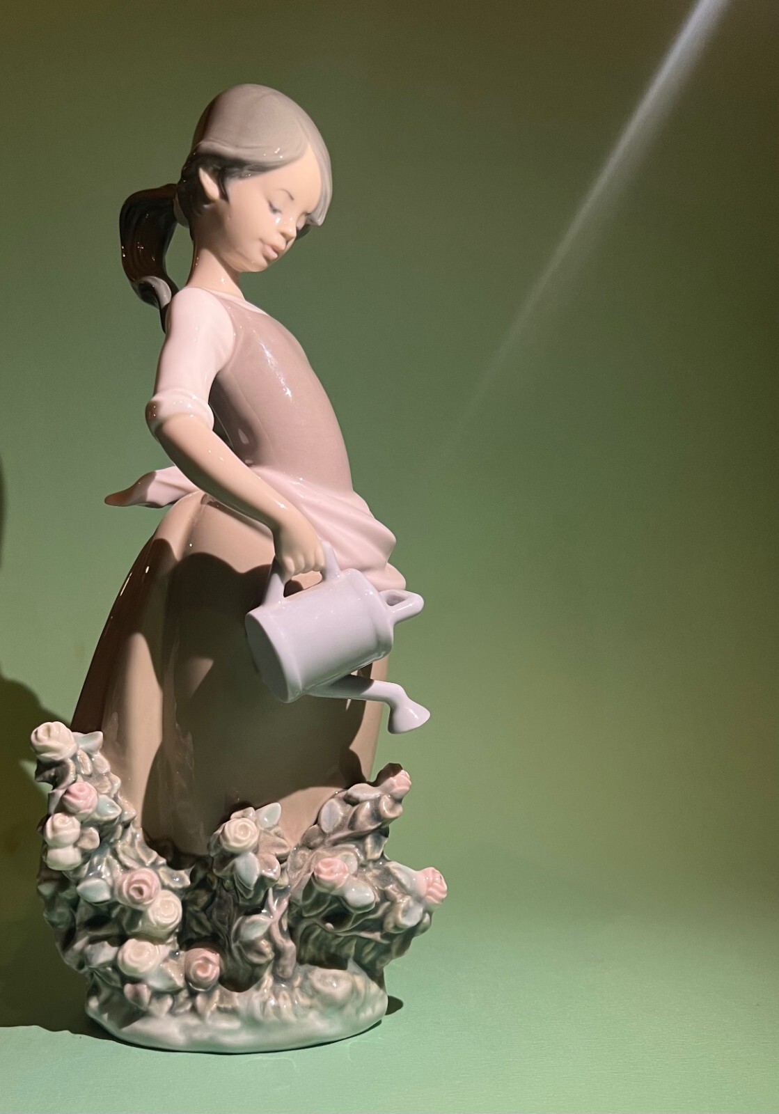 Lladro Girl With Watering Can Porcelain Figurine 1339, Excellent Condition Rare