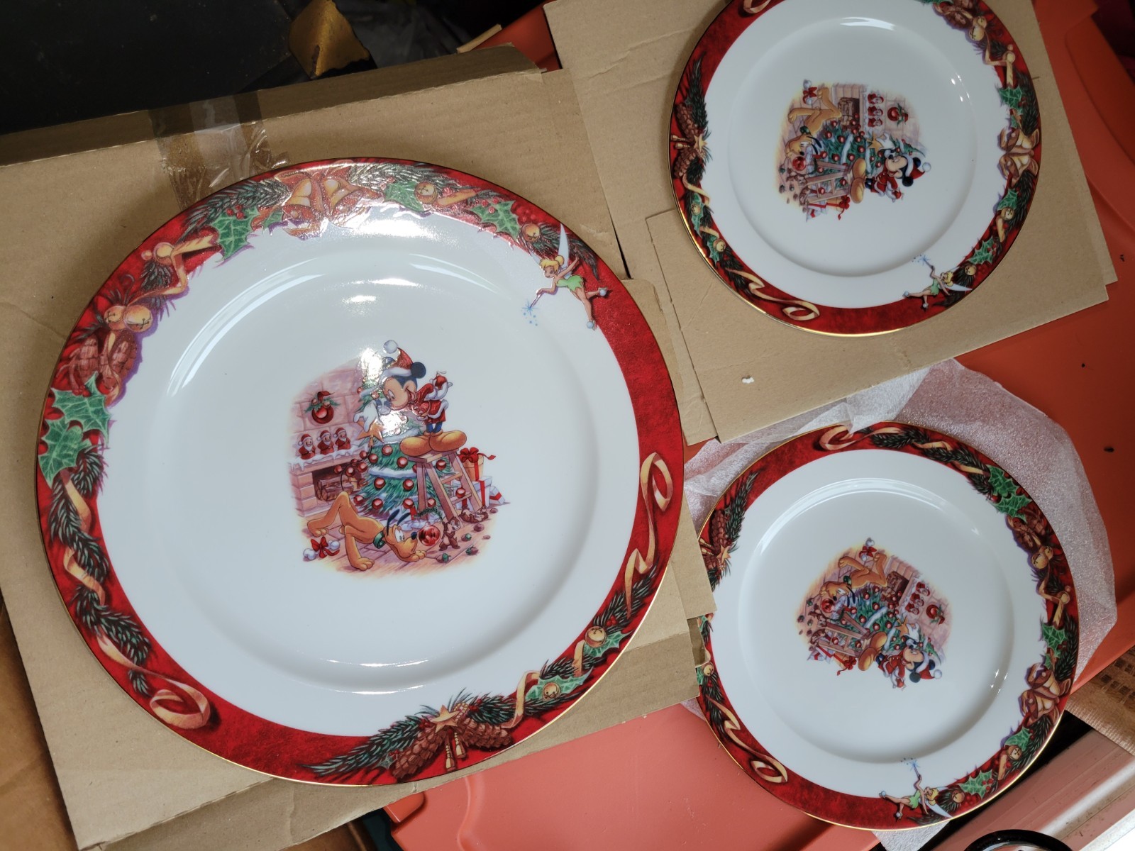 Vintage Disney Micky Mouse And Pluto Christmas Plates