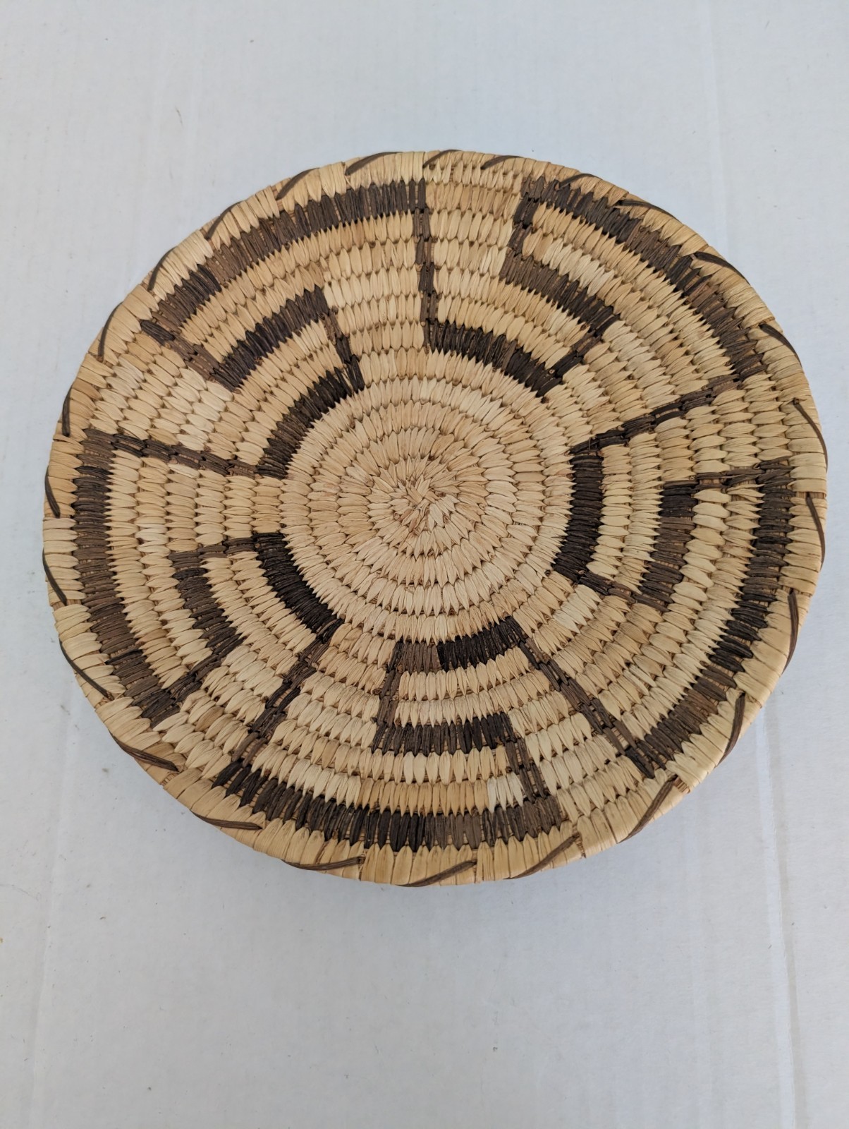 Vtg Papago Native American Coiled Basket Tray Handwoven Tan Brown 10\