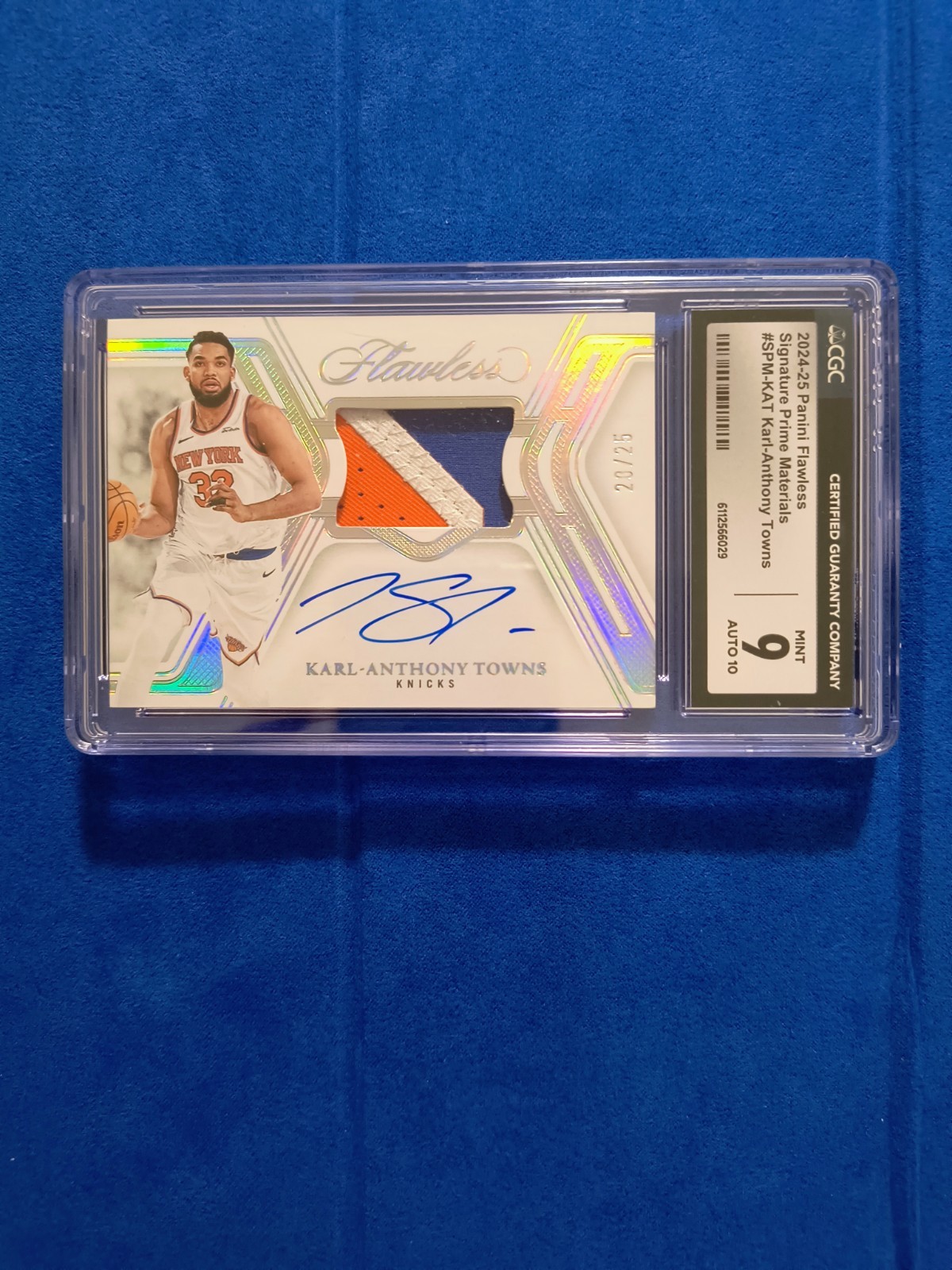 Flawless 2024/25 - Towns Signatures & Patch /25 Cgc 9 Auto 10 - New York Knicks