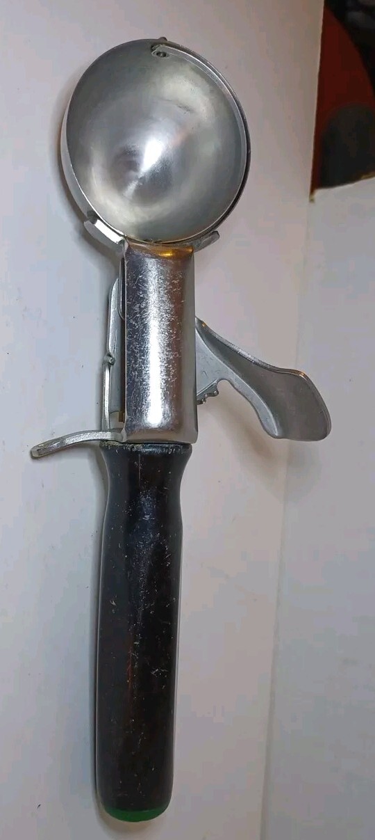 VTG Myers DeLuxe Disher Stainless Steel Ice Cream Scoop Black Handle Green Tip