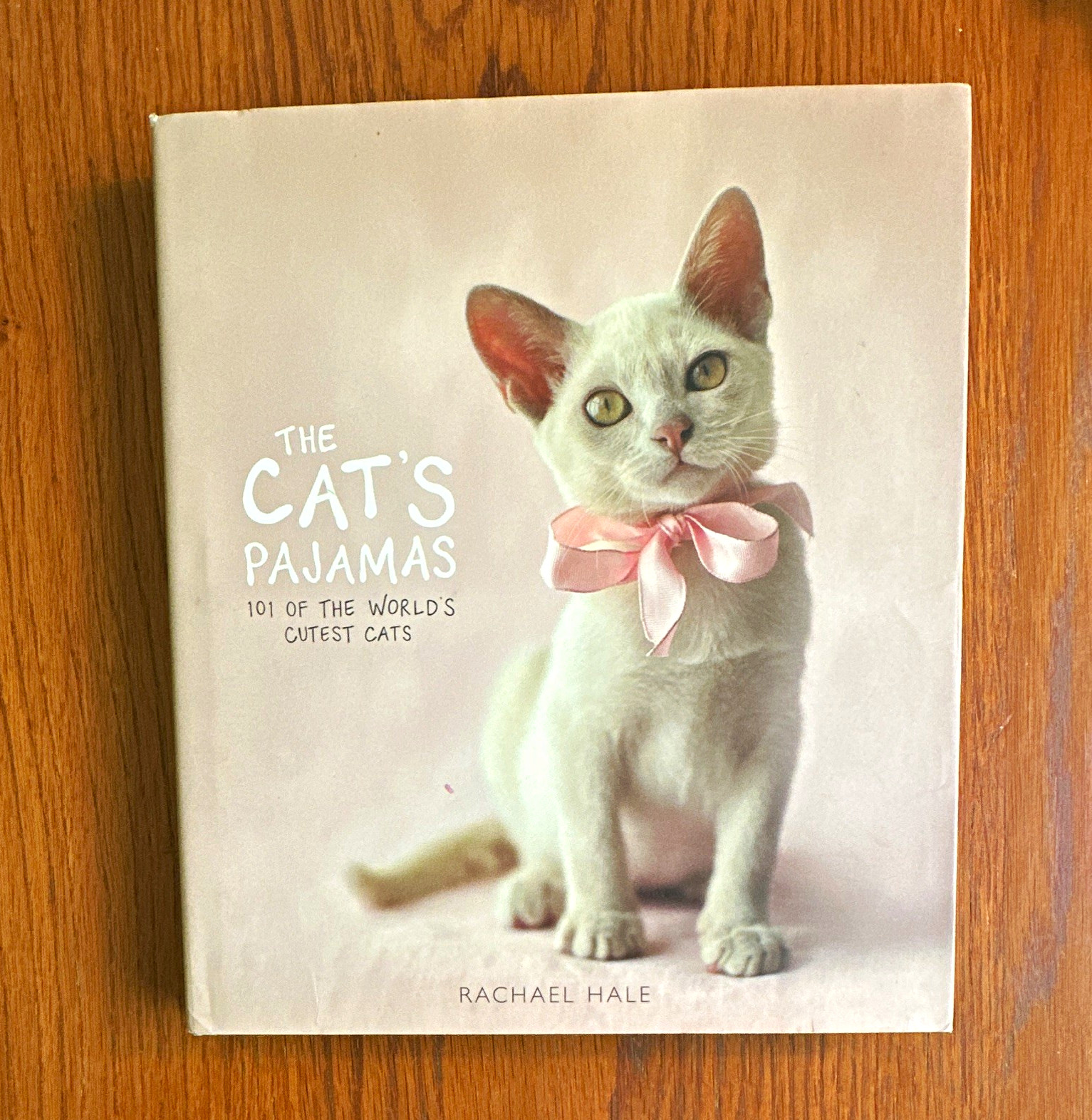 The Cat\'s Pajamas: 101 of the World\'s Cutest Cats by Rachael Hale