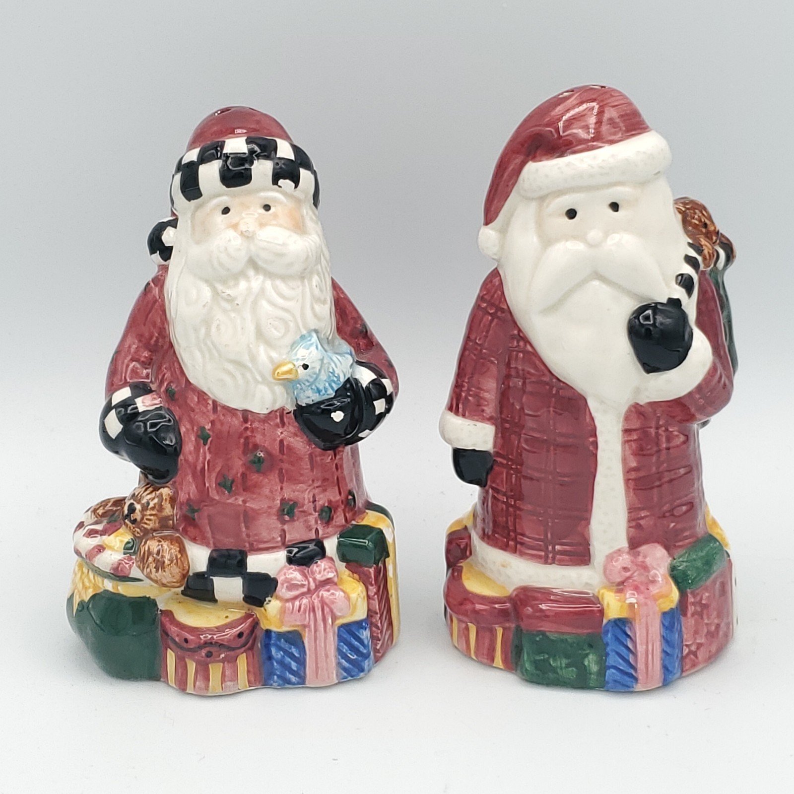 Vintage Sakura Handpainted Porcelain Santa Salt & Pepper Shakers Set Of 2 Vintage Sakura Handpainted Porcelain Santa Salt & Pepper Shakers Set Of 2