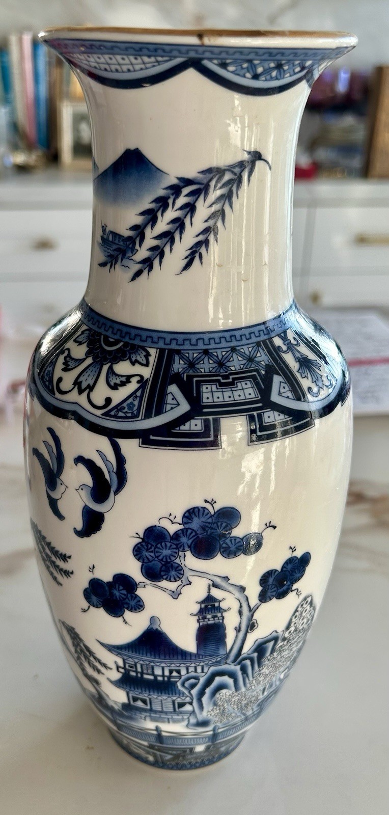 Chinese Blue and White Scenic Flower Vase 10.5\ Chinese Blue and White Scenic Flower Vase 10.5\