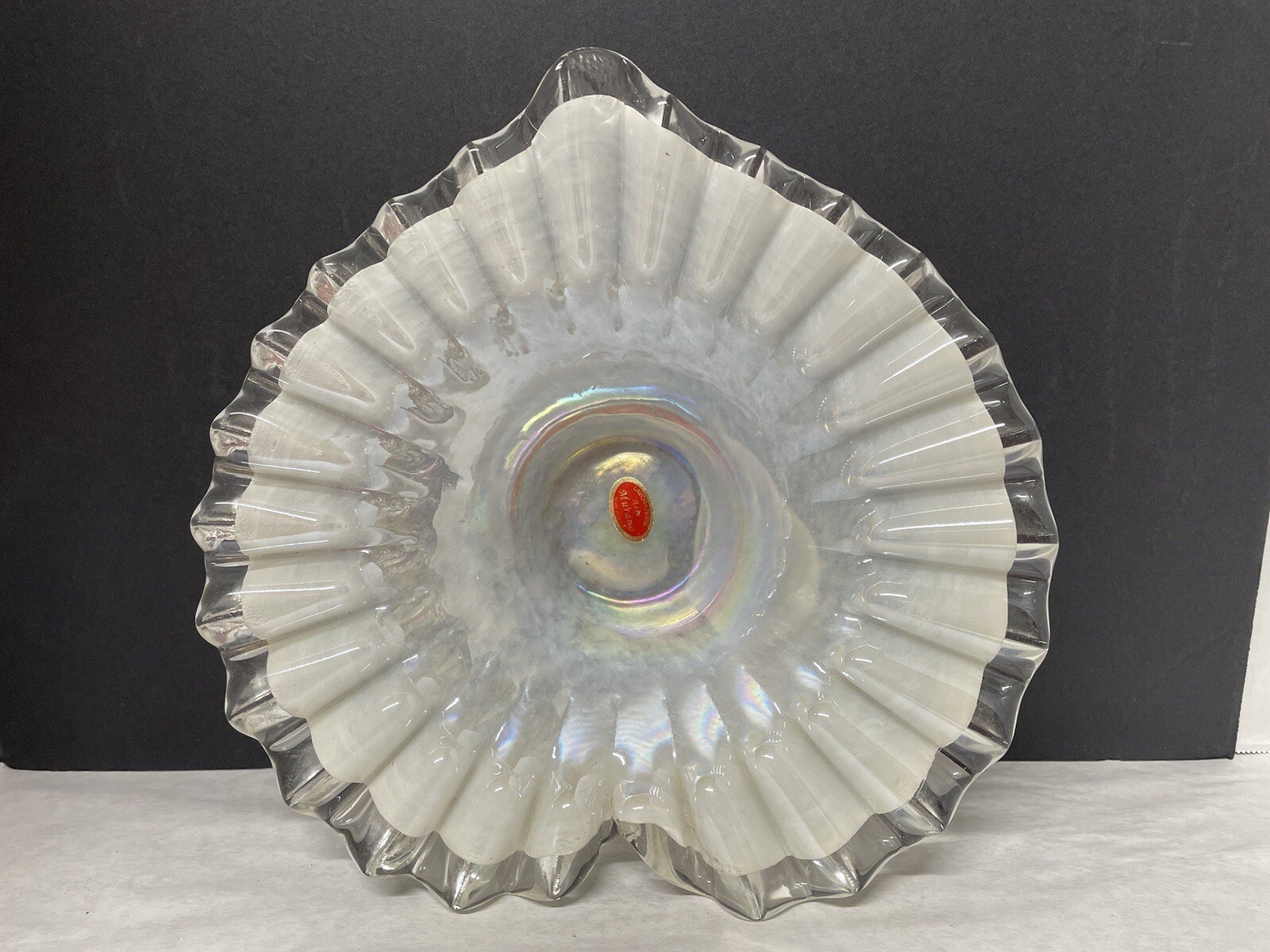 Lavorazione Arte Murano bowl Heart shaped. Iridescent White