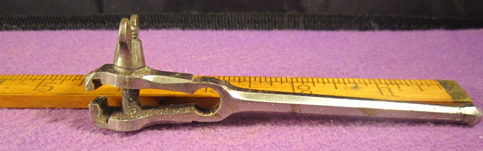 OLD ANTIQUE VINTAGE MINI VISE HAND HELD HAND MADE JEWELRY HOBBIE JAW CAP 1/8 IN.