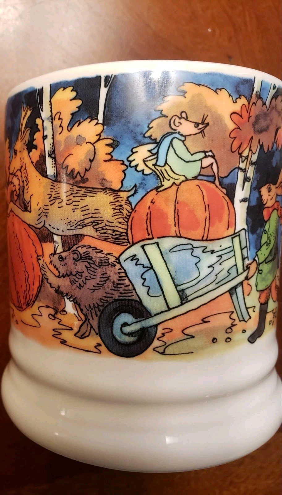 Emma Bridgewater collectible mug with a autumn theme. Earthenware.