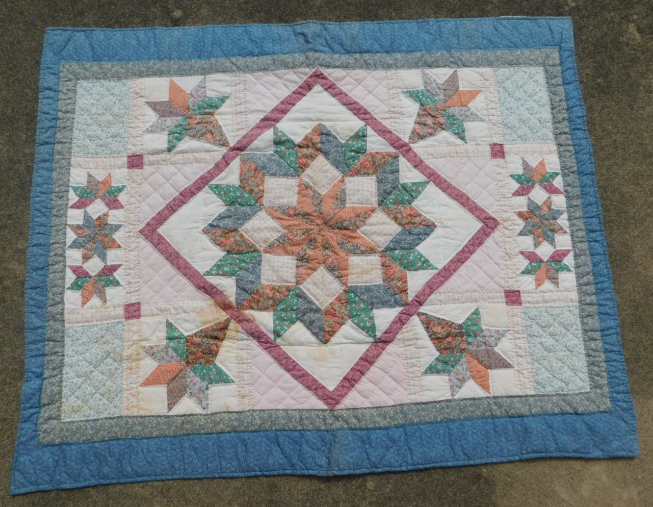 Hand Made cotton Quilt Pennsylvania medallion Star vintage 80\'s  47x58