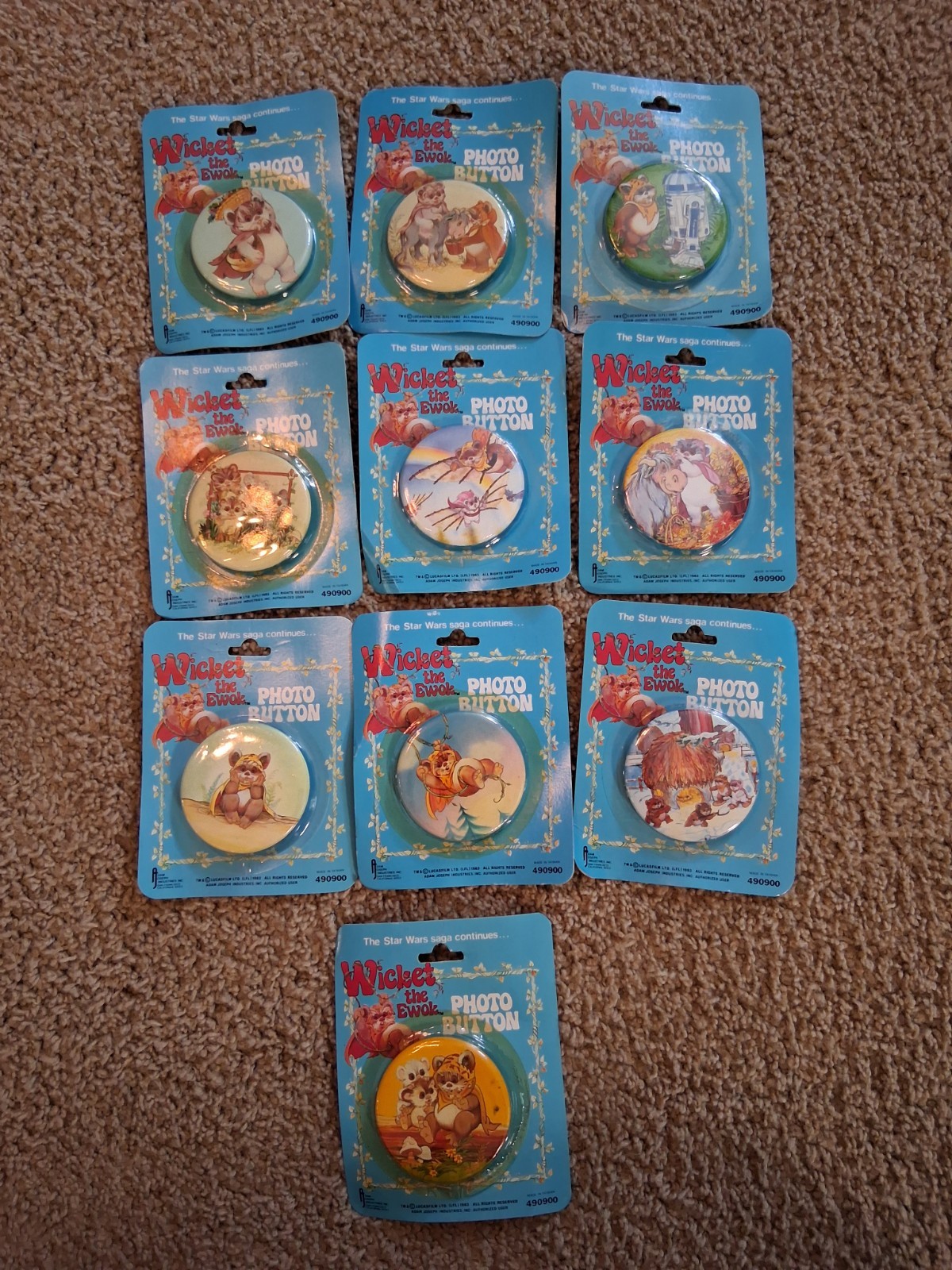 Star Wars Wicket the Ewok Photo Button Pinbacks Lot of 7 on Cardback 1983 Star Wars Wicket the Ewok Photo Button Pinbacks Lot of 7 on Cardback 1983