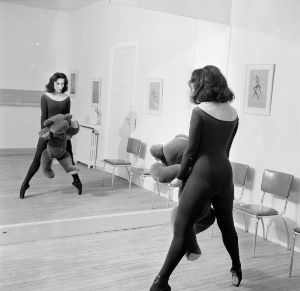 Ludmilla Tcherina French Ballet Dancer Artist Sculptor Etc Old Photo In 1954 31