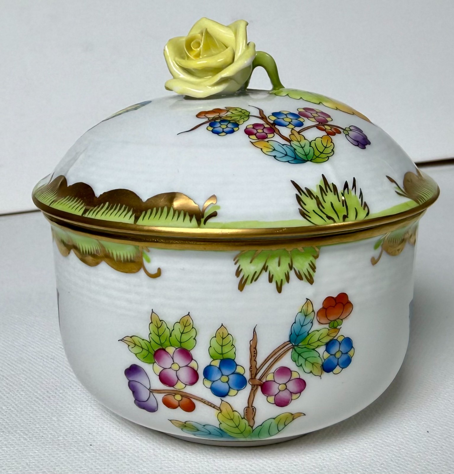 ❖ FIND Herend Queen Victoria VBO 663 Sugar Bowl Rose Finial Hand Painted 1960s