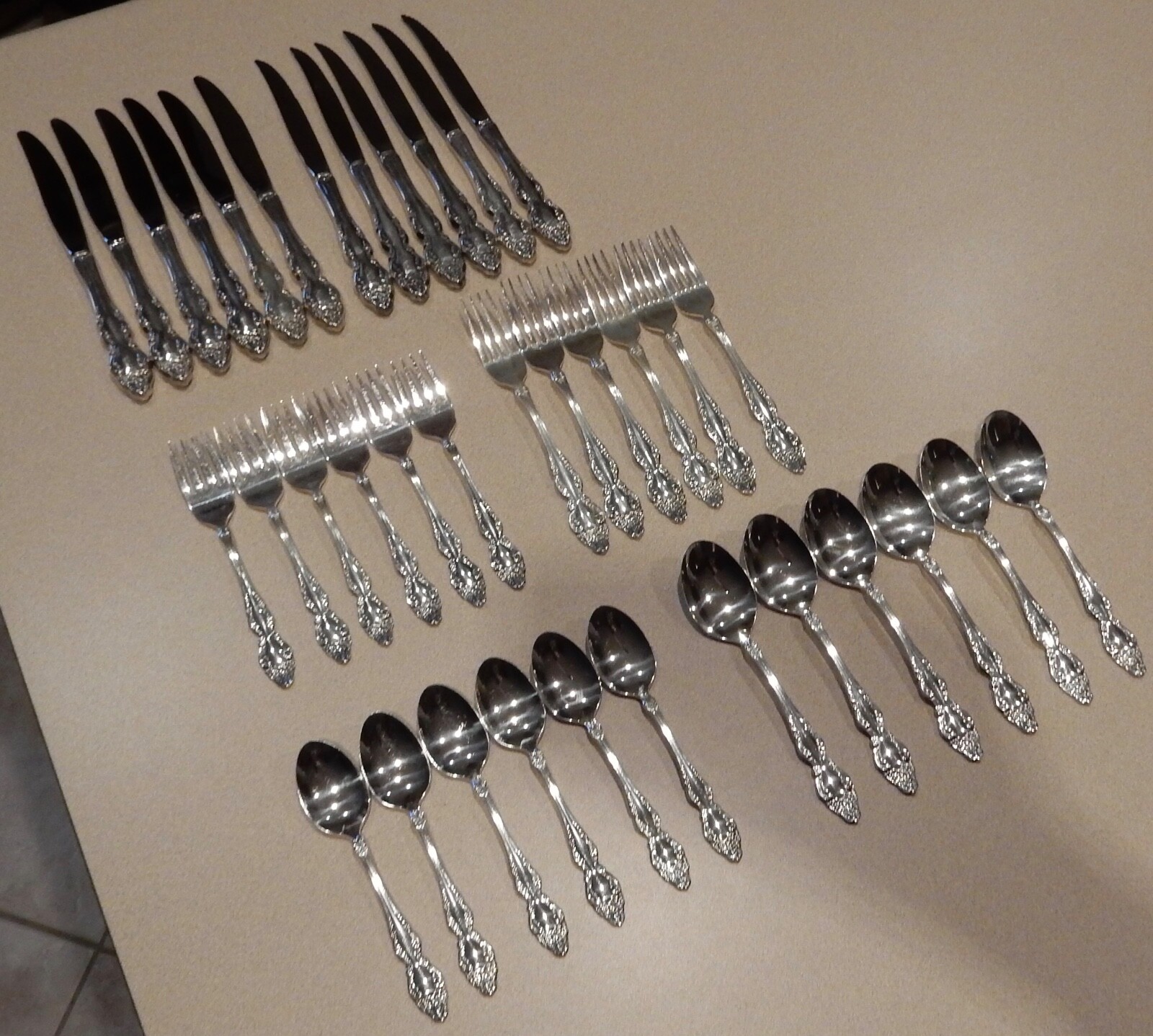 Vintage 1881 Rogers Oneida Silverplate Flatware Baroque Rose 36 PC