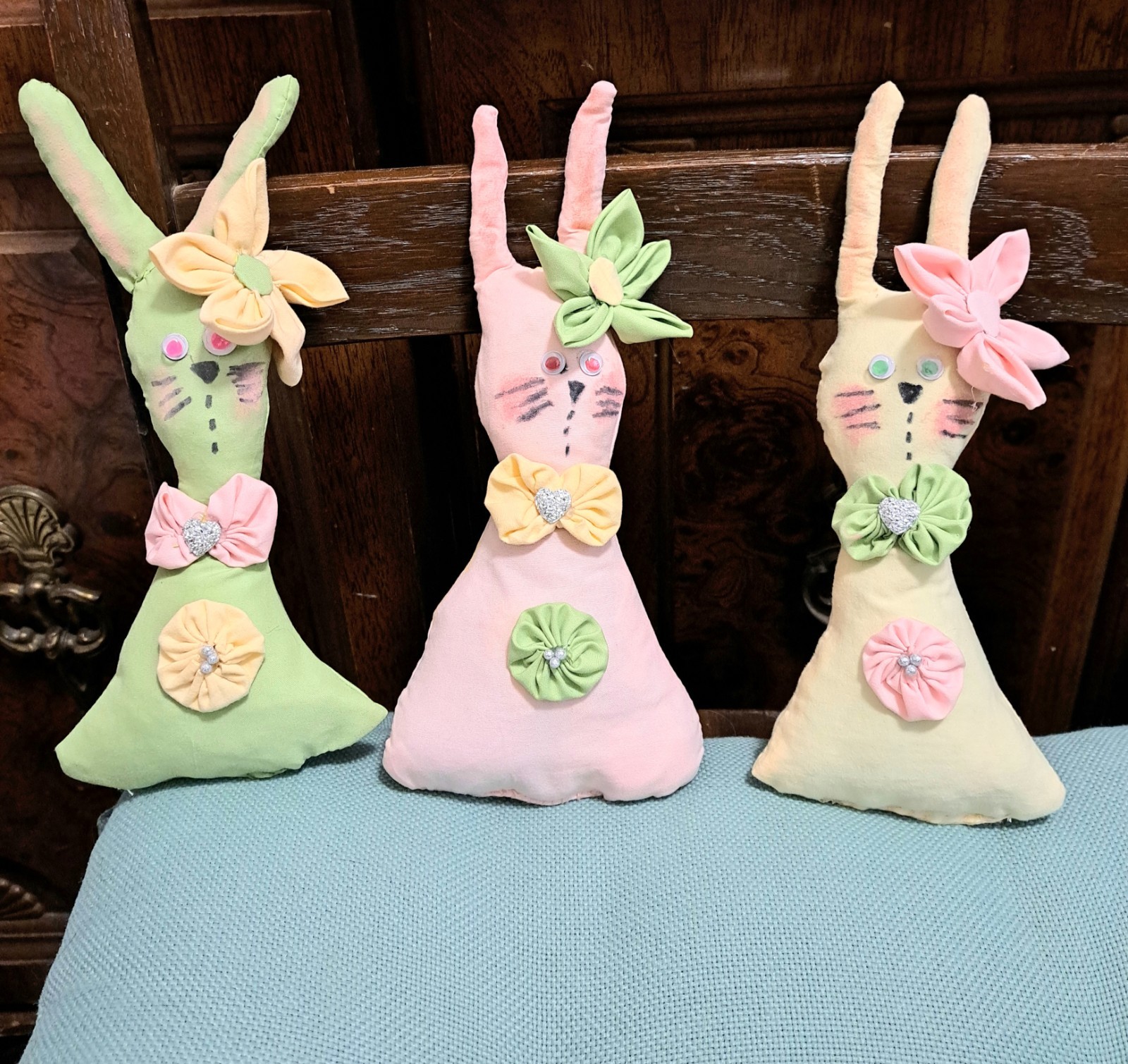 3 Cute Easter Bunnies 10\ 3 Cute Easter Bunnies 10\