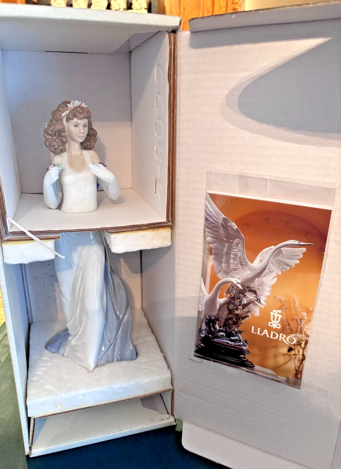 Lladro 6608 “Anticipation” Elegant Woman w Flowers Figurine Limited Edition BOX Lladro 6608 “Anticipation” Elegant Woman w Flowers Figurine Limited Edition BOX