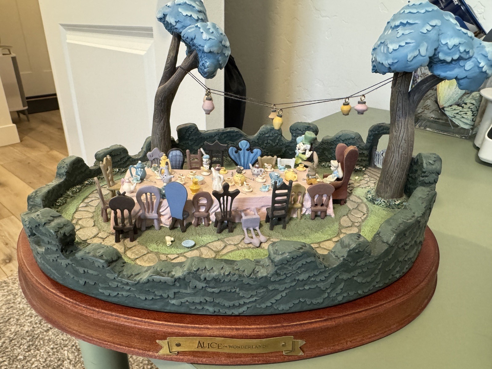 WDCC Enchanted Places Alice In Wonderland Tea Party In Wonderland  W COA