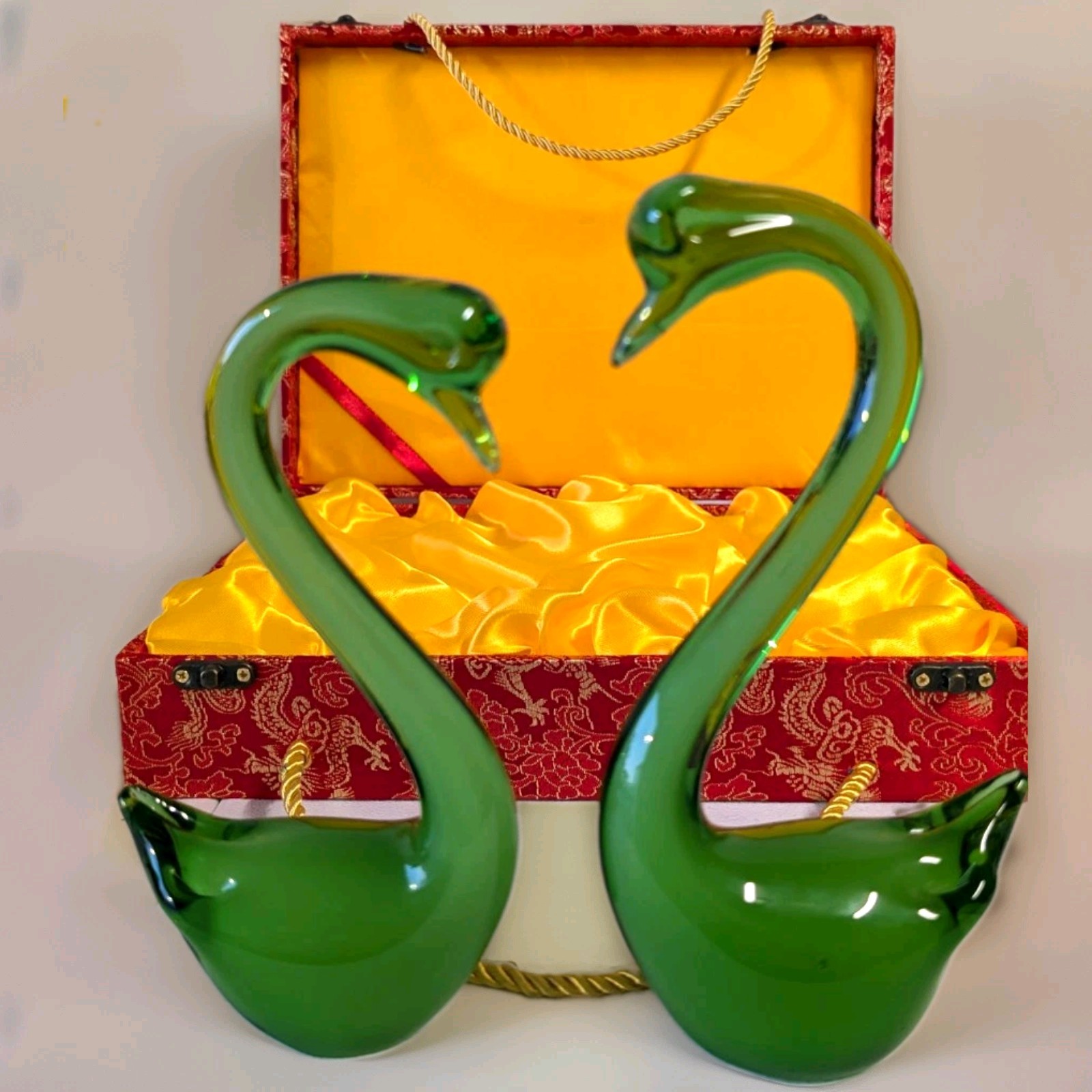 Vintage Green Art Glass Swan Pair 8\