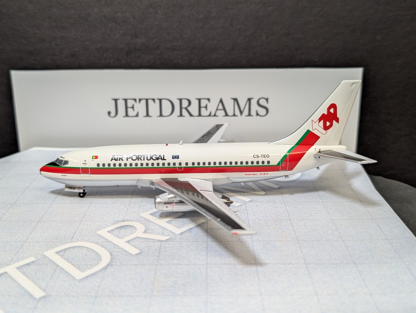 1/200 TAP AIR PORTUGAL BOEING 737-200 1980\'S COLORS CS-TEO \