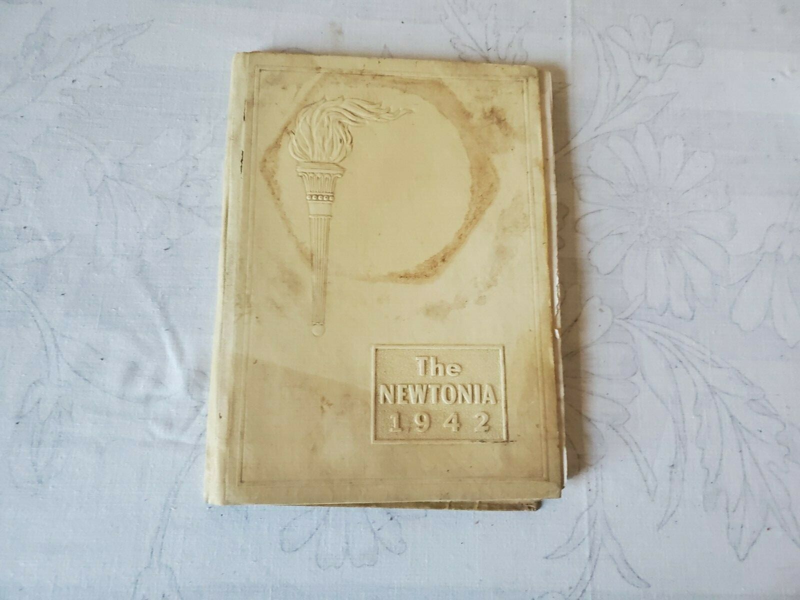 year book the newtonia 1942 newton iowa high school annual rough condition