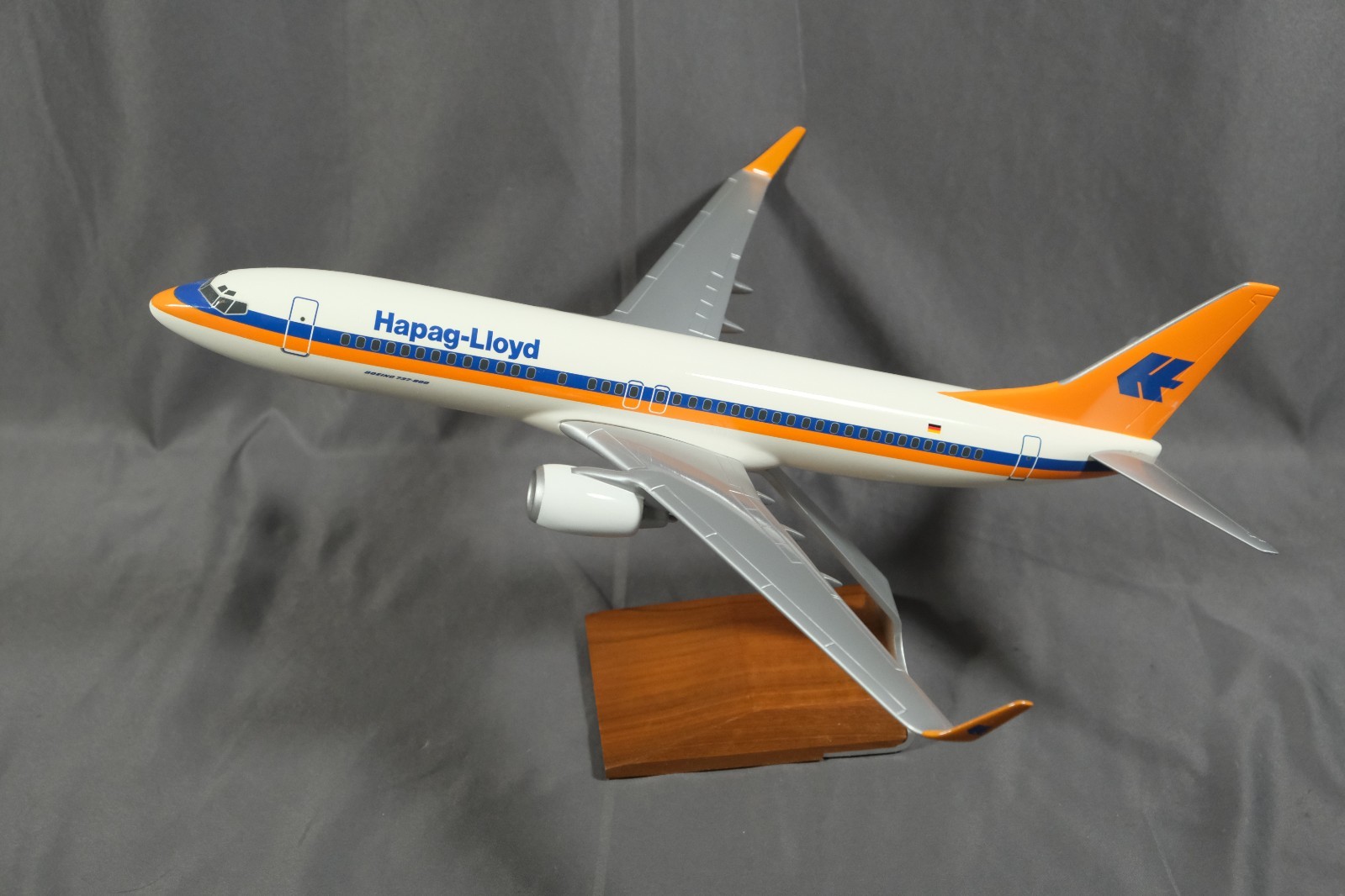 Rare Vintage PacMin 1/100 HAPAG-LLOYD Boeing 737-80W Winglets Model (READ) Rare Vintage PacMin 1/100 HAPAG-LLOYD Boeing 737-80W Winglets Model (READ)