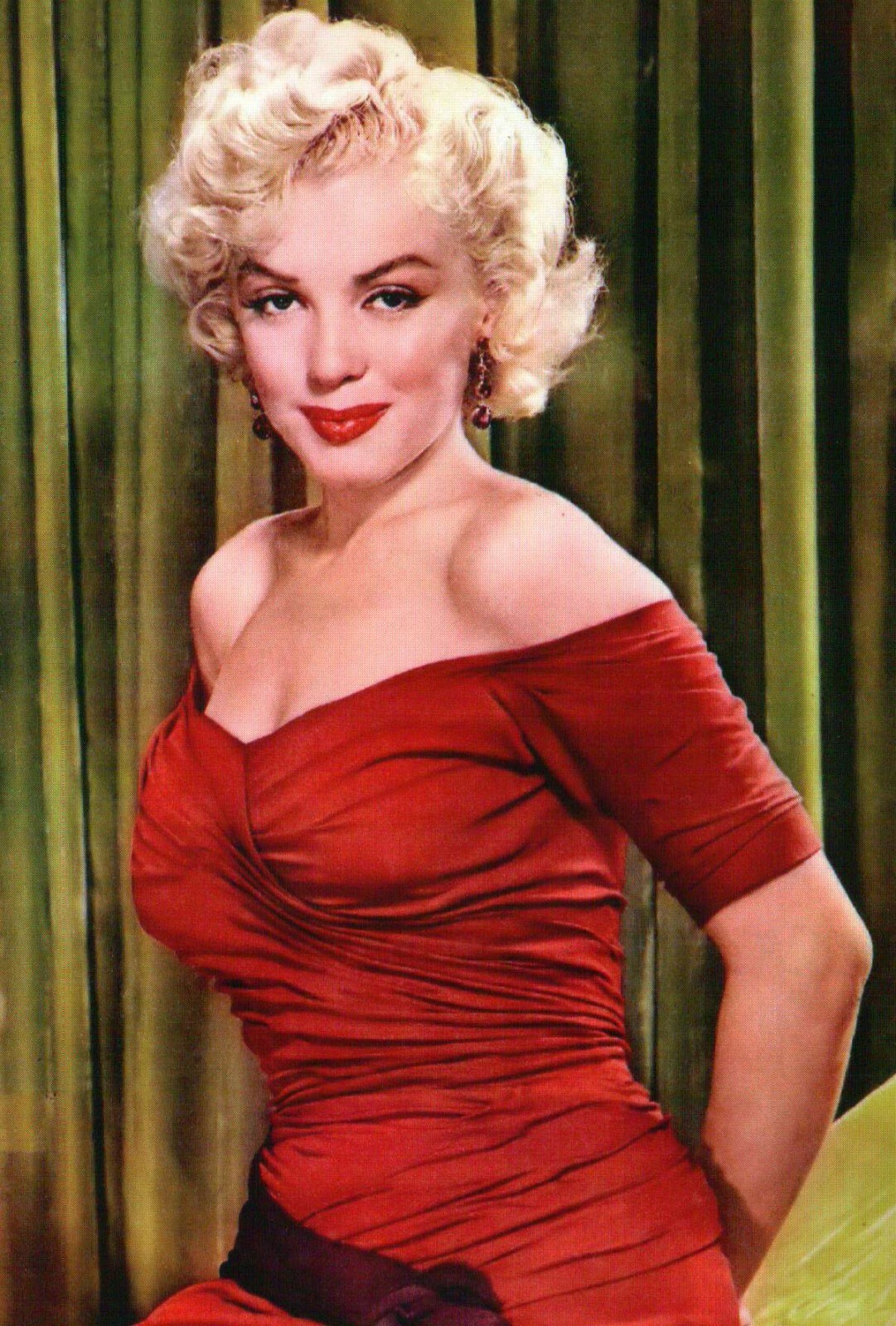 Marilyn Monroe - Red Dress, New York Sunday News Magazine 1952 - Modern Postcard